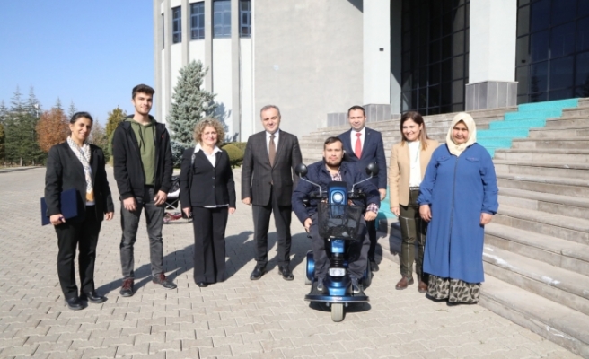 ERÜ Edebiyat Fakültesi Öğrencisine Akülü Engelli Aracı Desteği