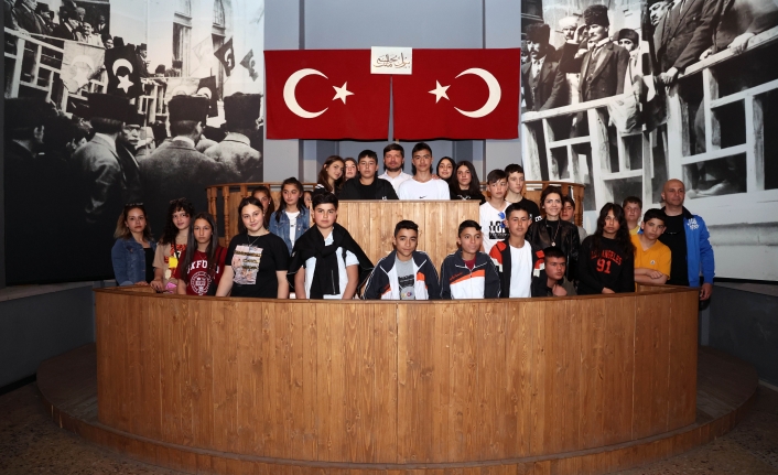 BAŞKAN YALÇIN'DAN KIRSALDAKİ ÖĞRENCİLERE MÜZE SÜRPRİZİ